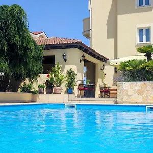 Aparthotel Lekavski